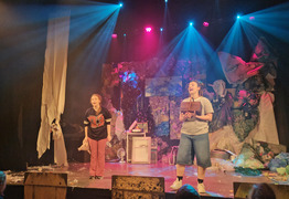  (photo)