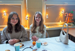  (photo)